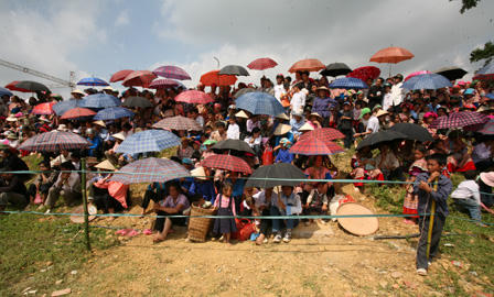 Tầm ngựa trên đường đua Bắc Hà